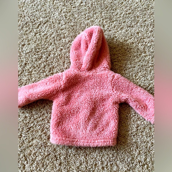 CARTER’S INFANT FUZZY PINK HOODED JACKET size 0-3 months ( Like New) - Picture 4 of 8